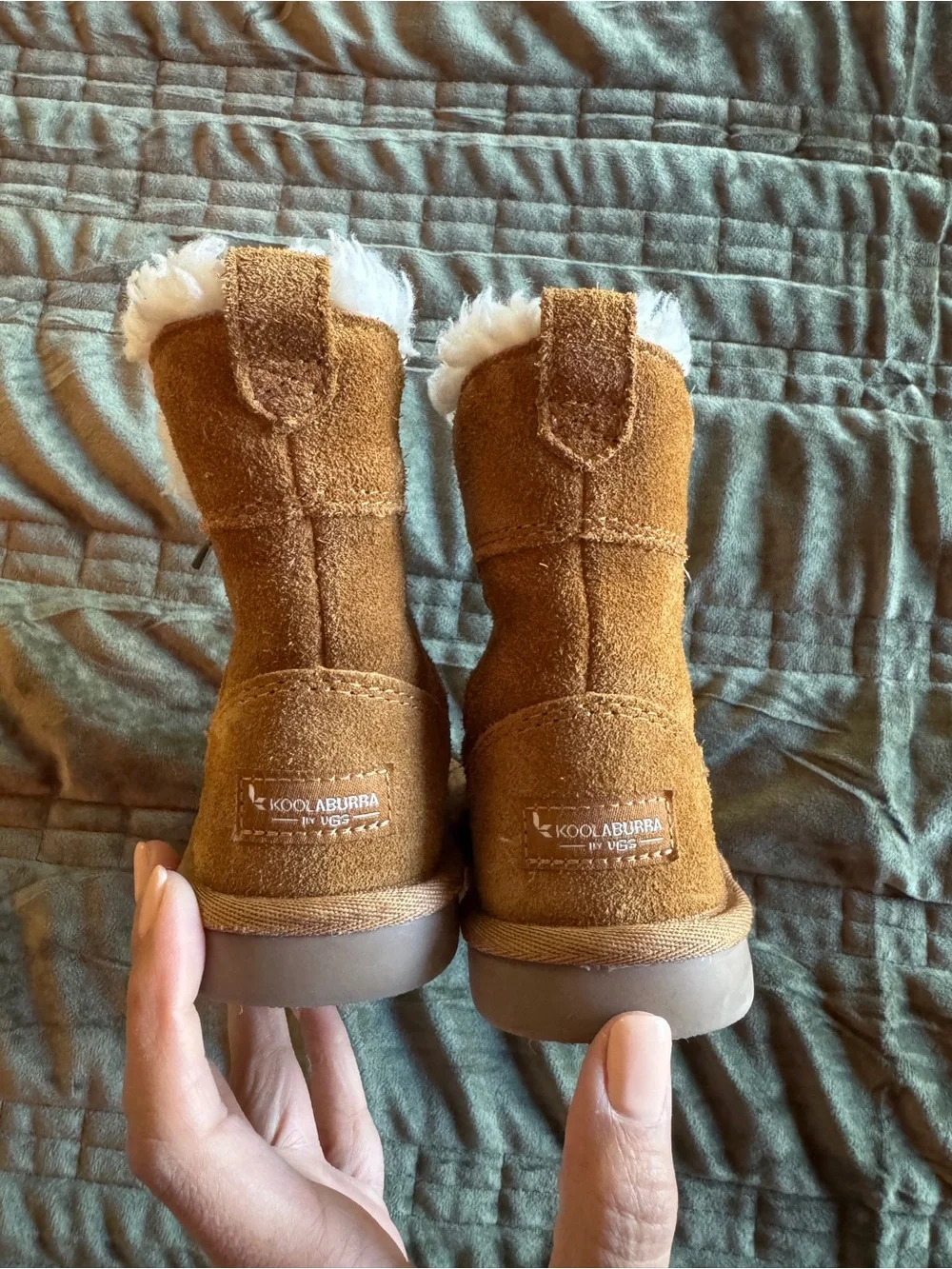 Classic Kids Ugg Suede Shearling Boots in Chestnut